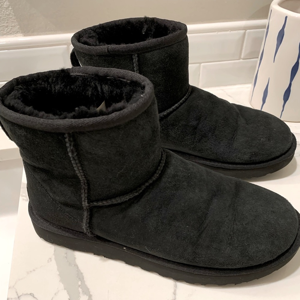 Ugg Classic Mini II Boot size 9 in black